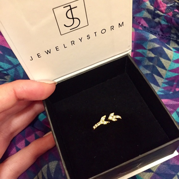 JewelryStorm Jewelry - SOLD▪️JewelryStorm Endless Arrow Ring